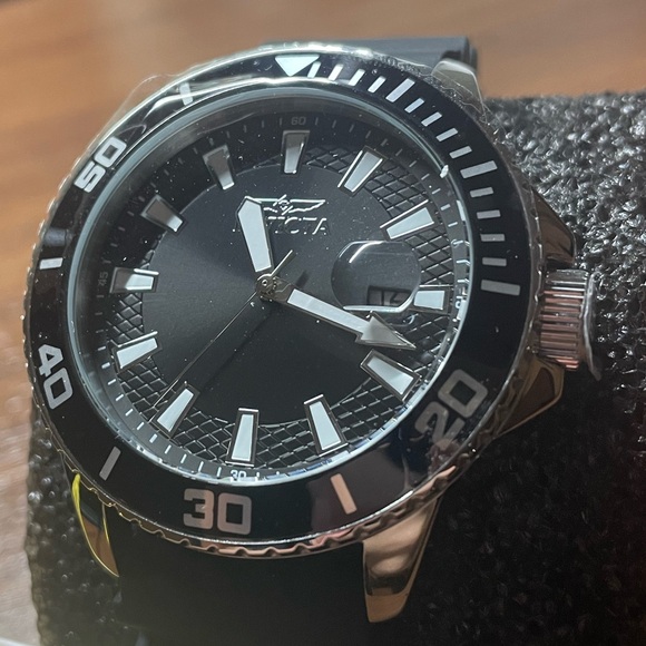 *Brand New* Black Invicta Pro Diver Watch - Picture 2 of 3